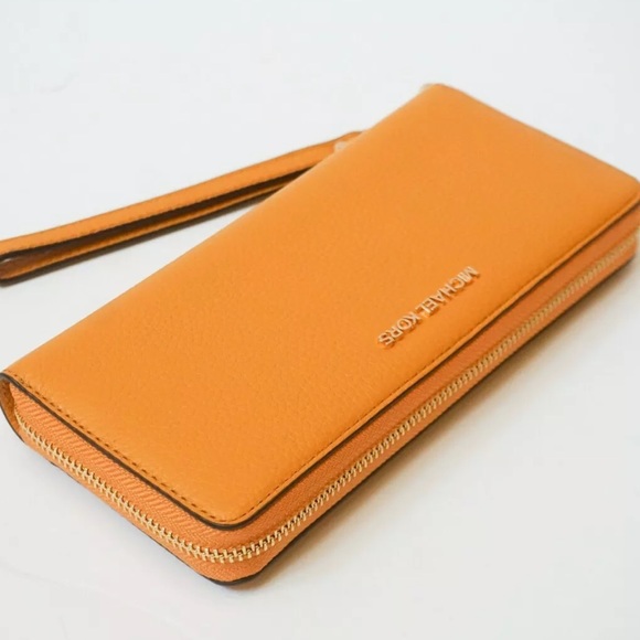 MICHAEL KORS JET SET TRAVEL LARGE CONTINENTAL WALLET $228 - Picture 4 of 12